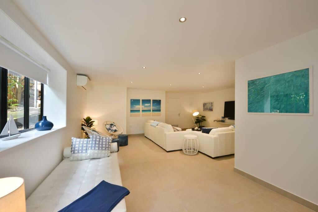 Villa Hapuka - Luxury With Stunning Views On St