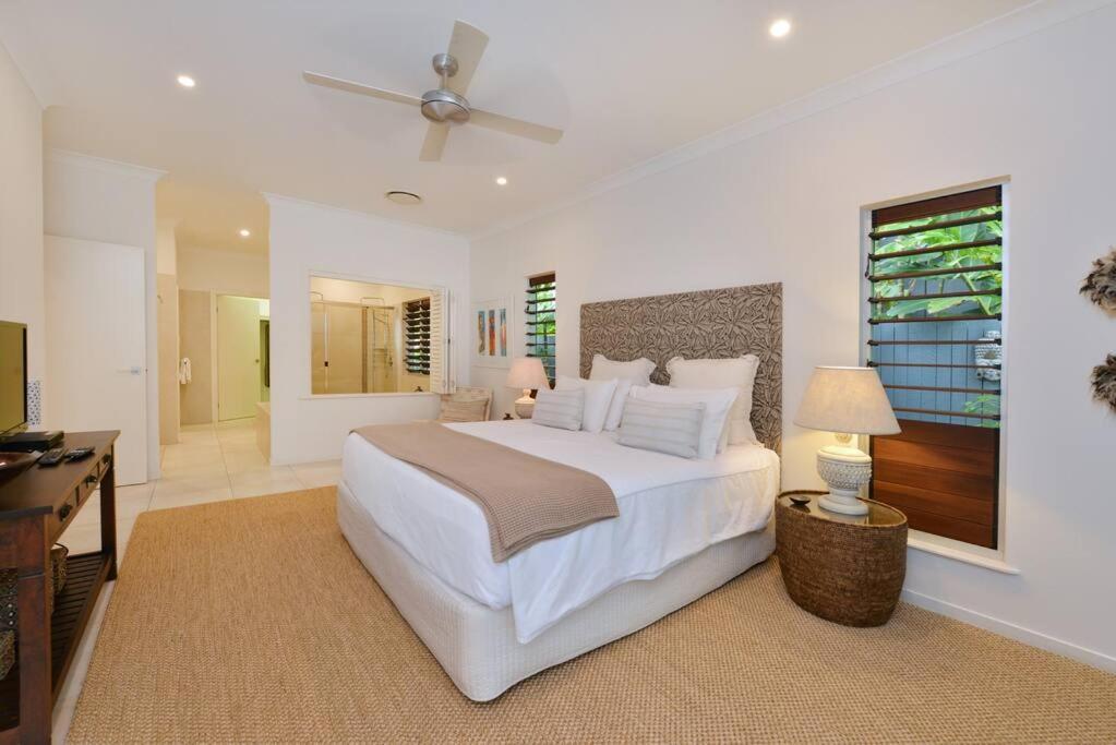 29 Beachfront Mirage - 4 Bedroom Luxury House *