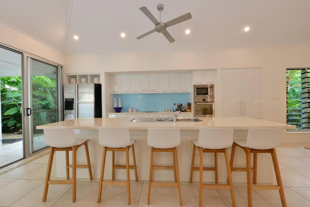 29 Beachfront Mirage - 4 Bedroom Luxury House Holiday home *