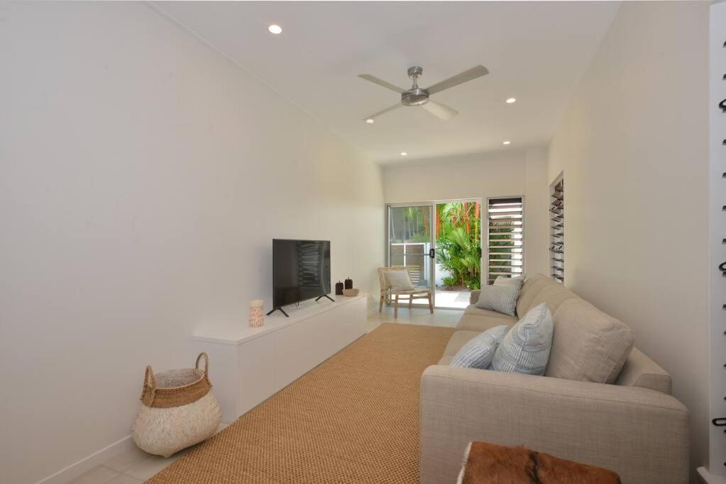 29 Beachfront Mirage - 4 Bedroom Luxury House Holiday home *