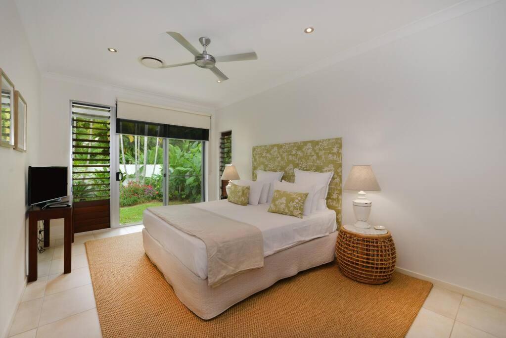 29 Beachfront Mirage - 4 Bedroom Luxury House Holiday home *