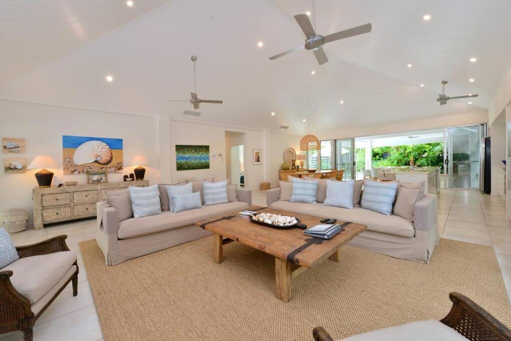 29 Beachfront Mirage - 4 Bedroom Luxury House *