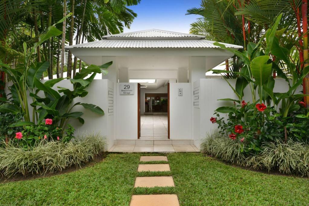 29 Beachfront Mirage - 4 Bedroom Luxury House * Port Douglas