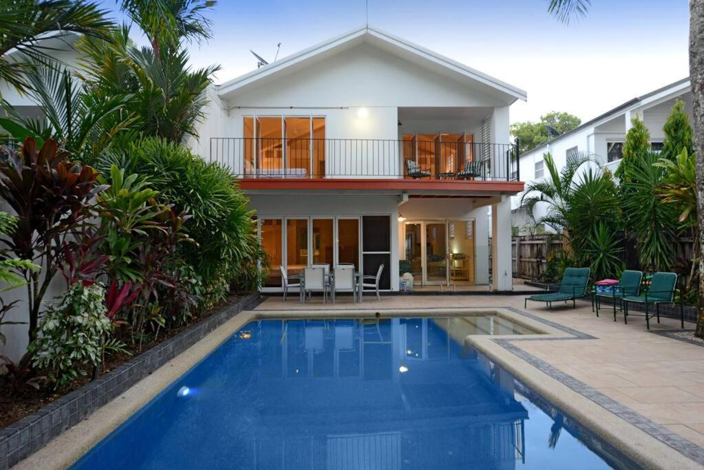Holiday home The - A Spacious Near And Town