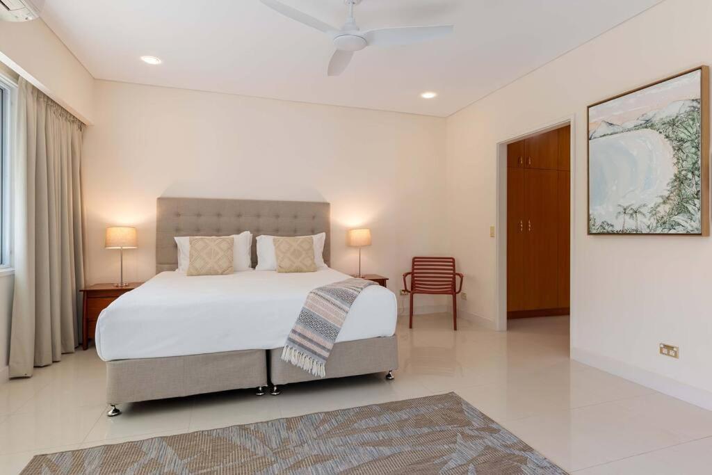 17 Solander Blvd - Beachside Sleeps 14 Guests Holiday home Port Douglas