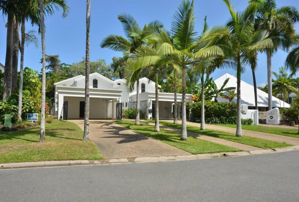 The - A Spacious Near And Town Holiday home Port Douglas