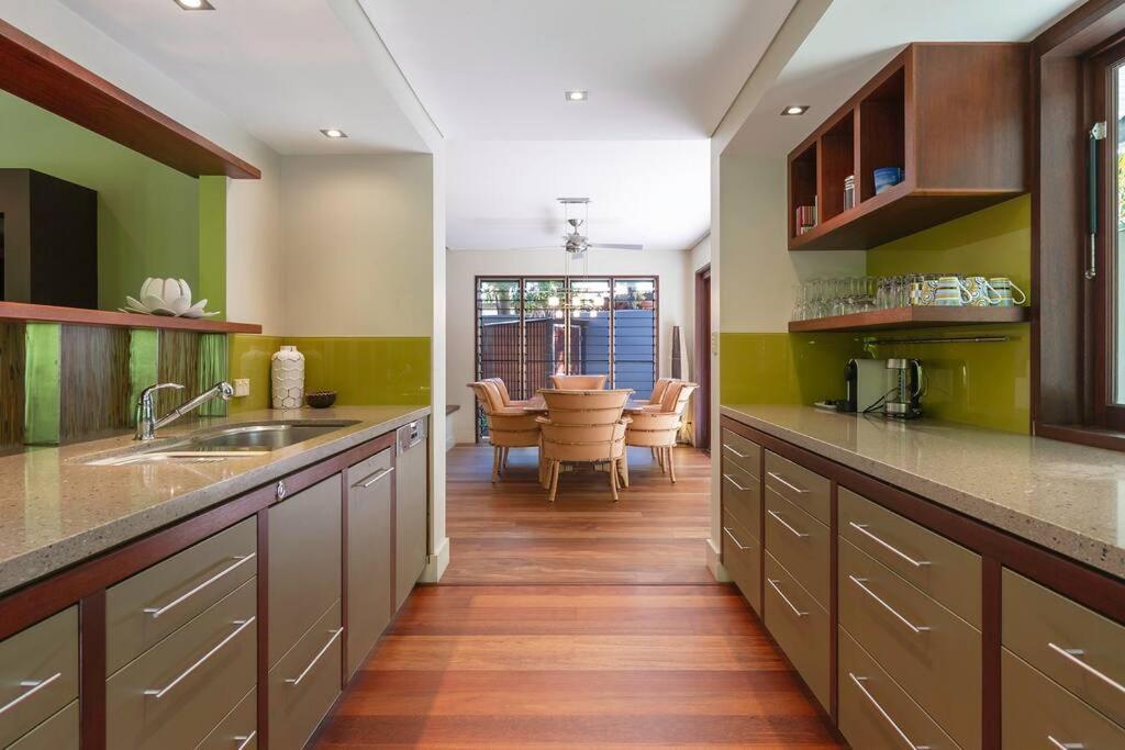 Leilani Tiare - Stylish On Four Mile Port Douglas