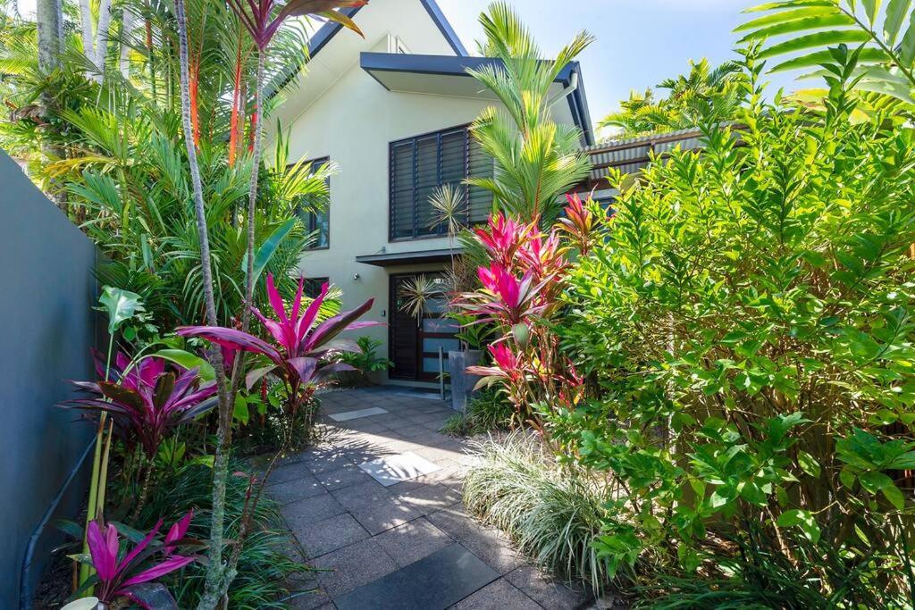 Leilani Tiare - Stylish On Four Mile Holiday home Port Douglas