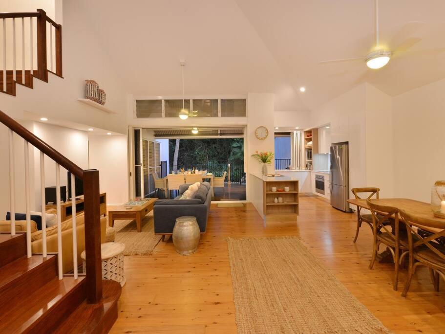 Villa - A Short Walk To Town &