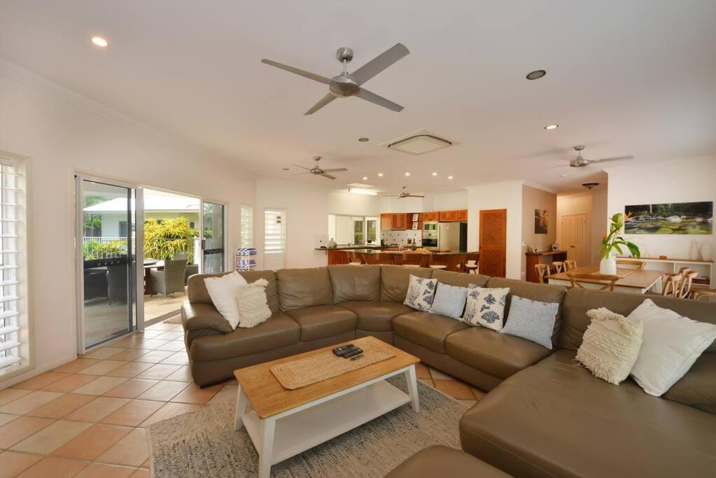 Solander House - 5 Bedrooms By The Port Douglas