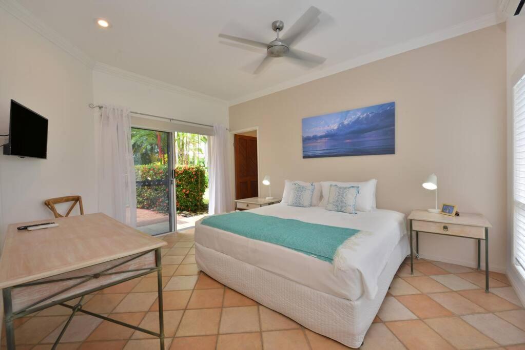 Solander House - 5 Bedrooms By The Holiday home *