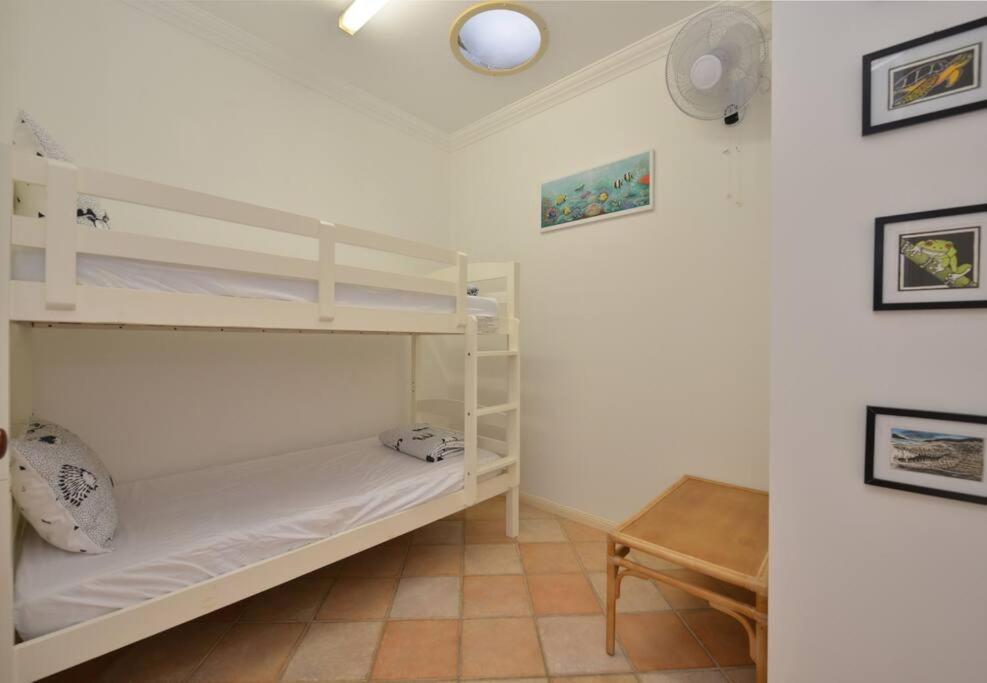 Solander House - 5 Bedrooms By The Port Douglas