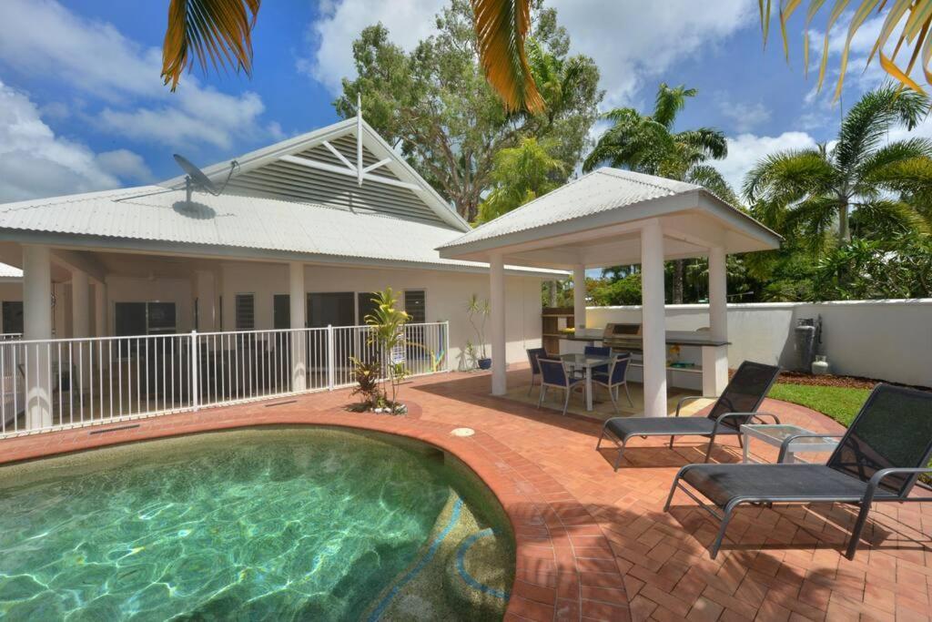 Solander House - 5 Bedrooms By The Holiday home Port Douglas