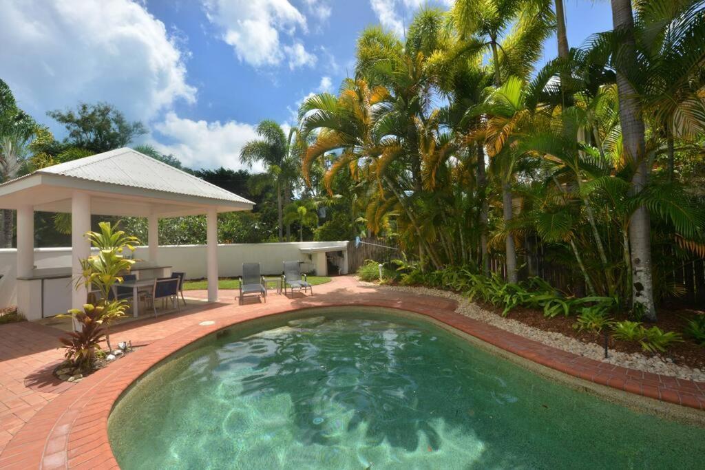Solander House - 5 Bedrooms By The Holiday home