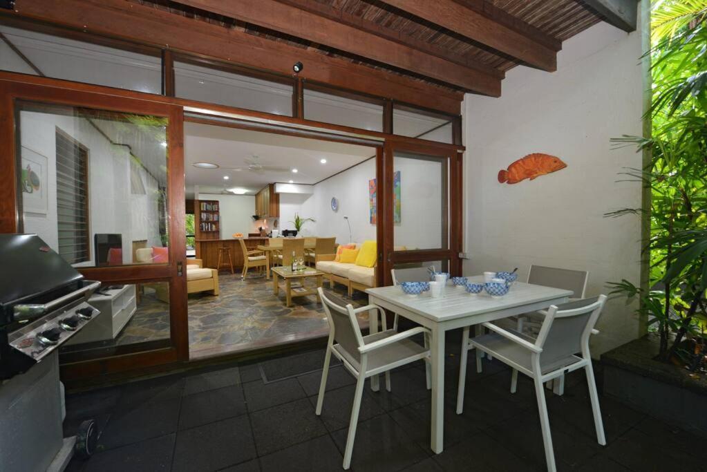 Spindrift Townhouse 3 - The Coral Sea At Your Door Port Douglas