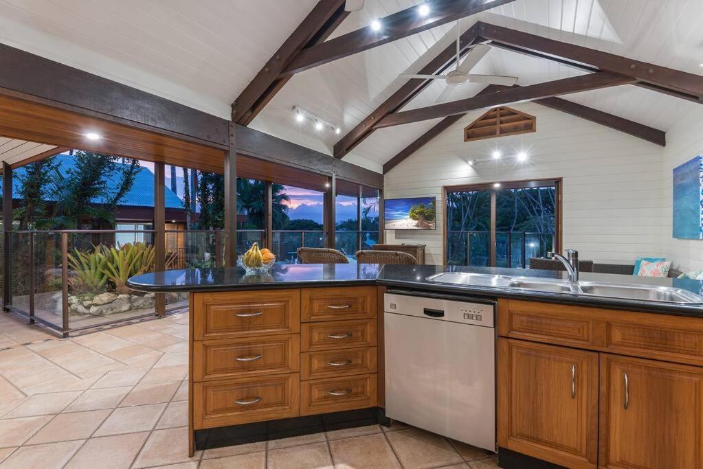 10 Wharf Street - A Tropical Family * Port Douglas