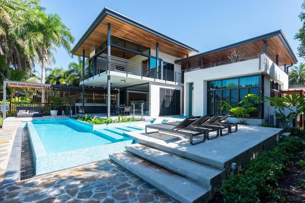 8 Beachfront Mirage *