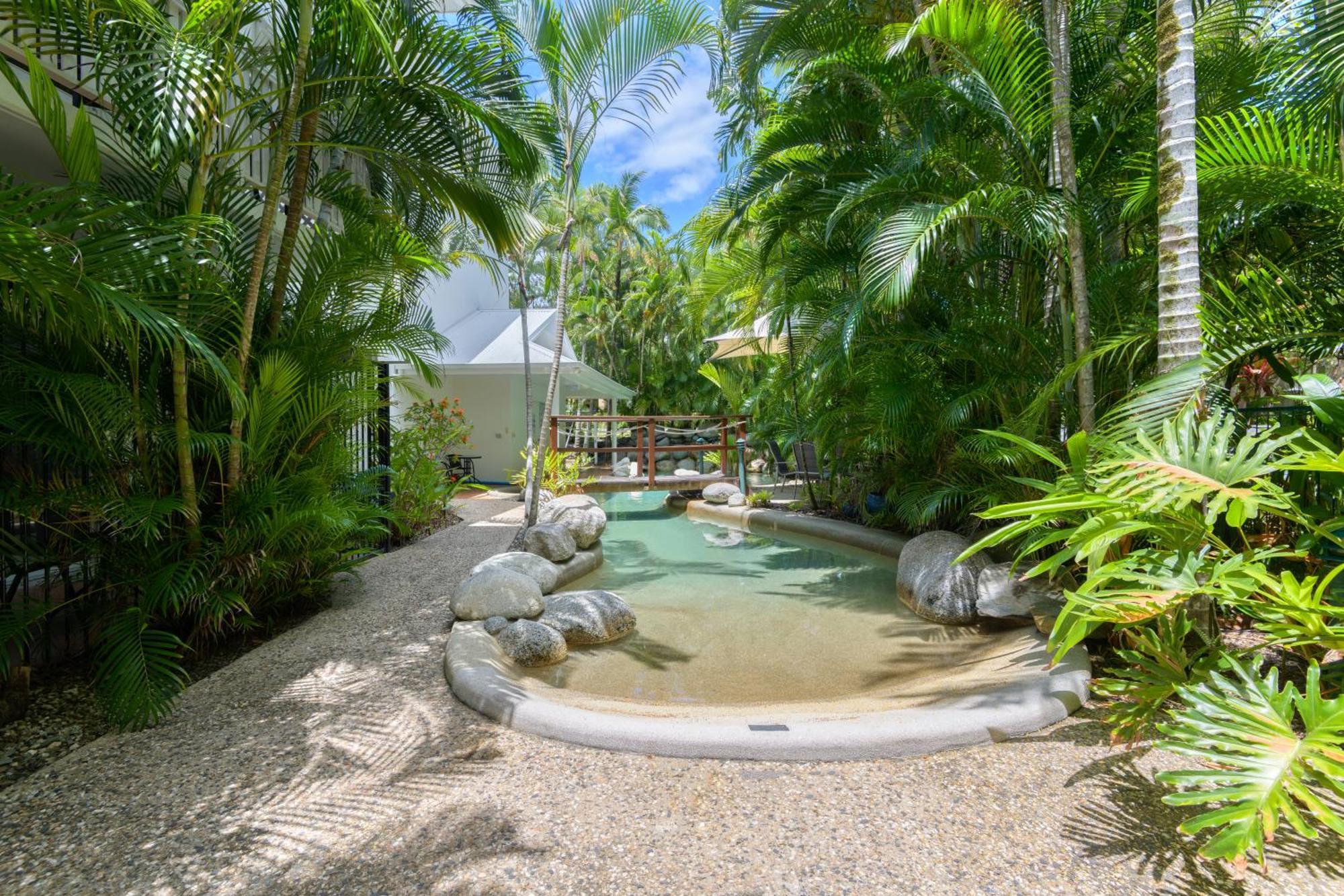 Palm Views At Coral Apartment