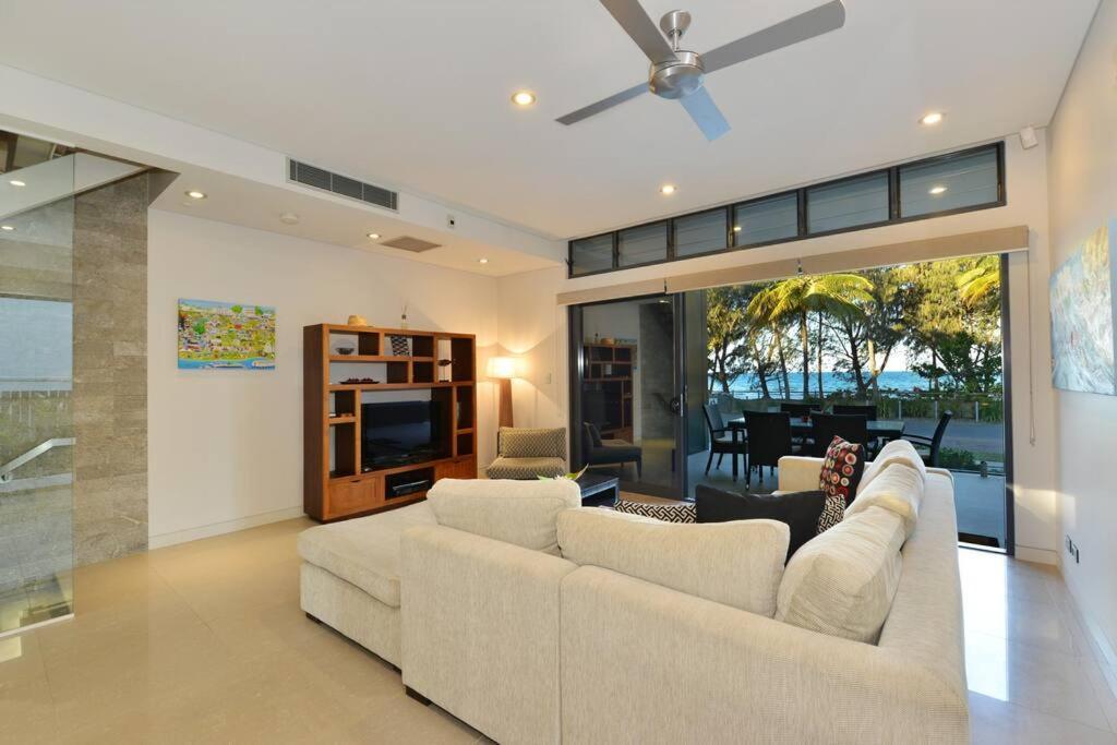 Esplanade - Perfect Location Villa