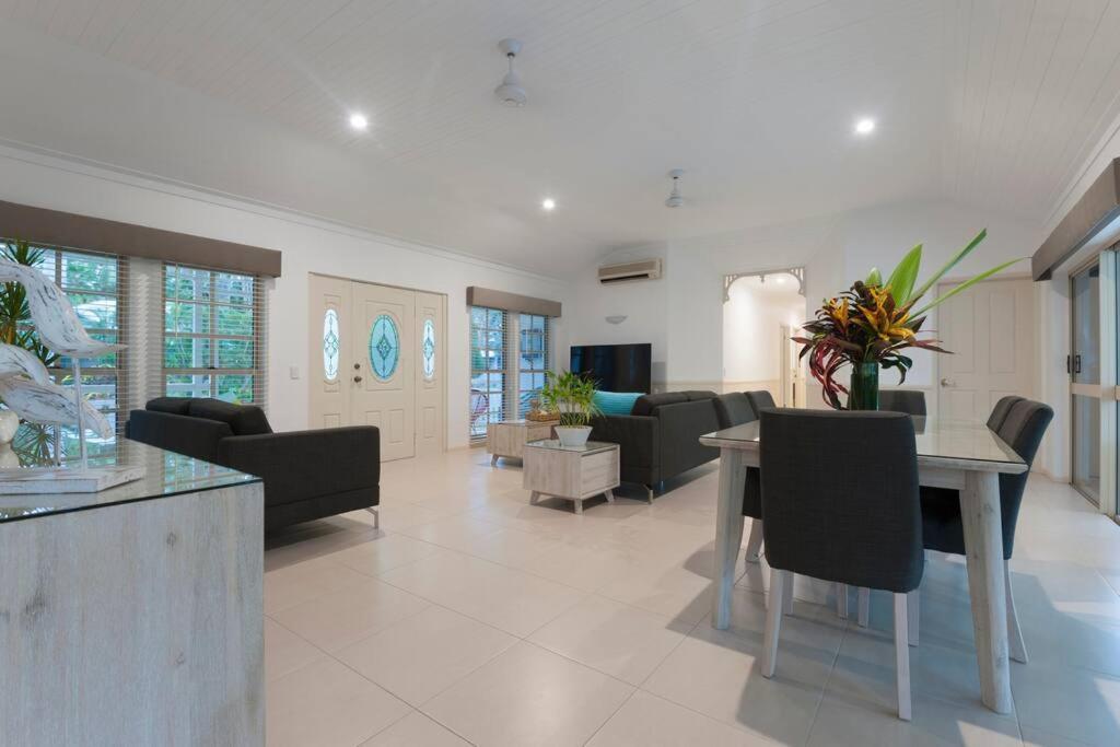 Paradise On Ruby - * Port Douglas