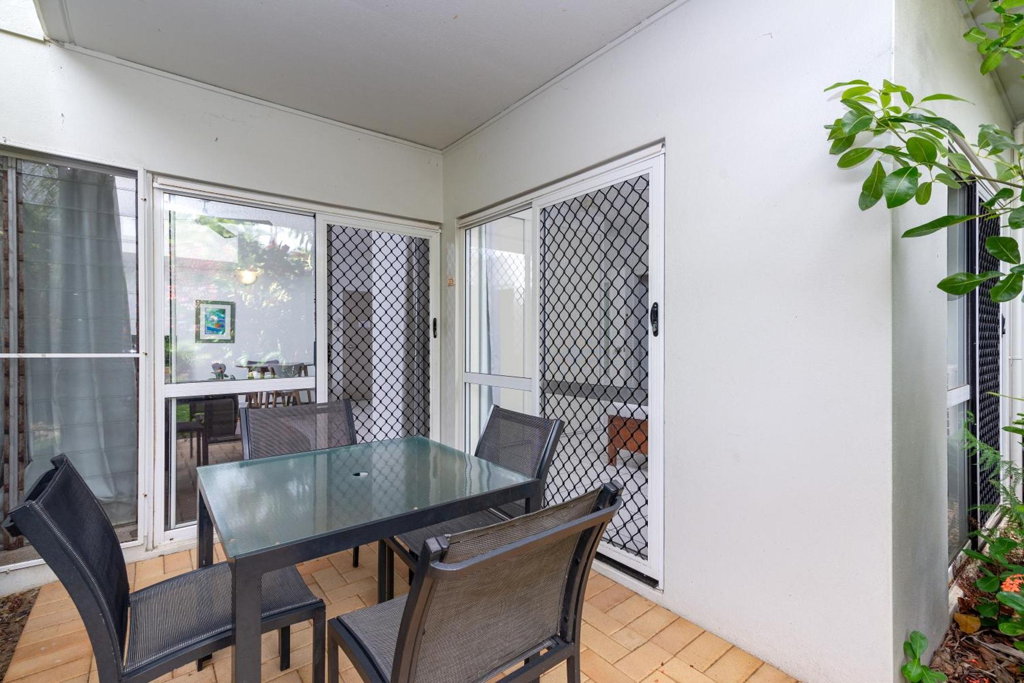 Apartment Seascape Holidays At The Queenslander *