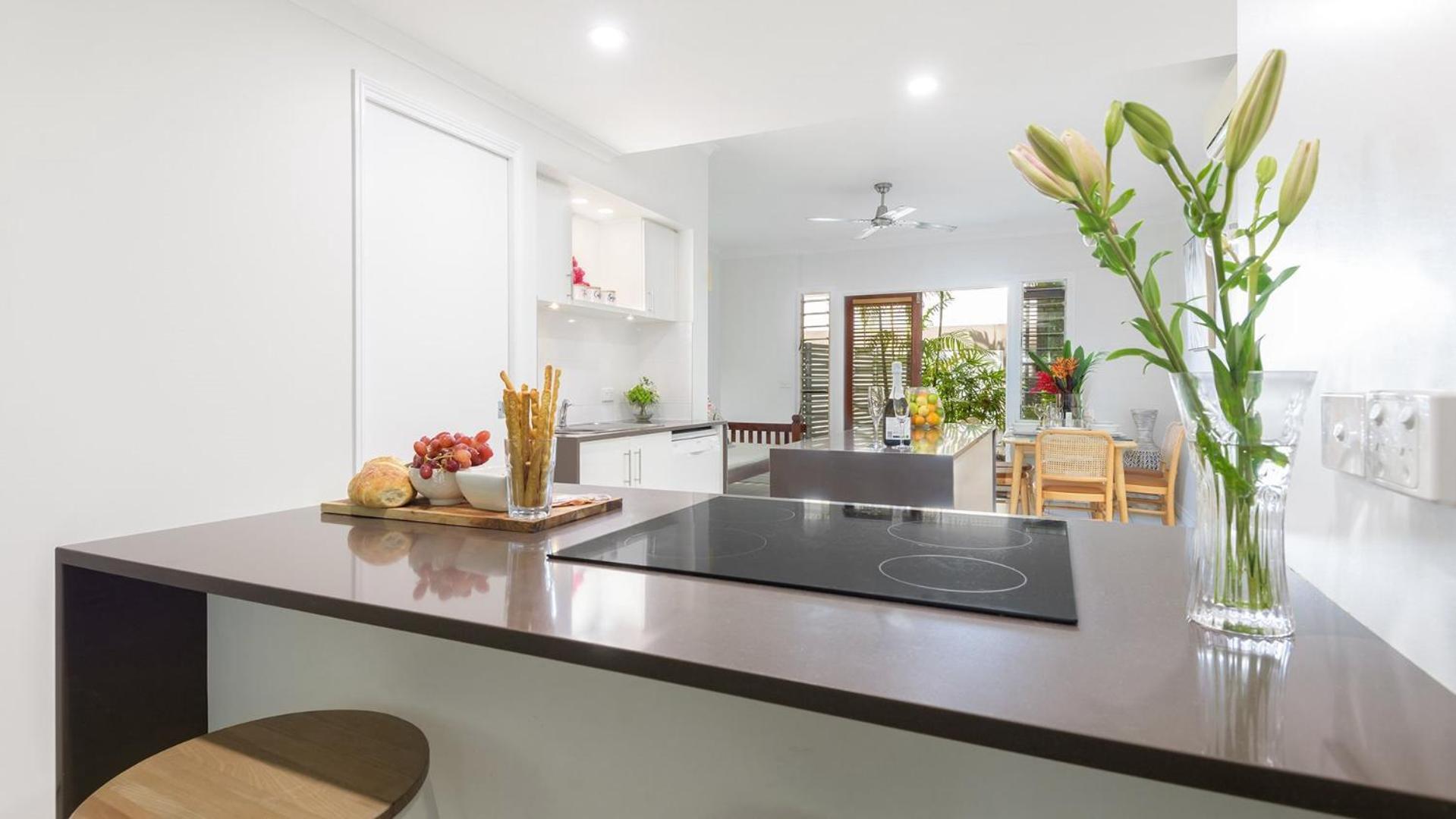 Craven At Full Moon Terraces - Tropical Queenslander Townhouse *
