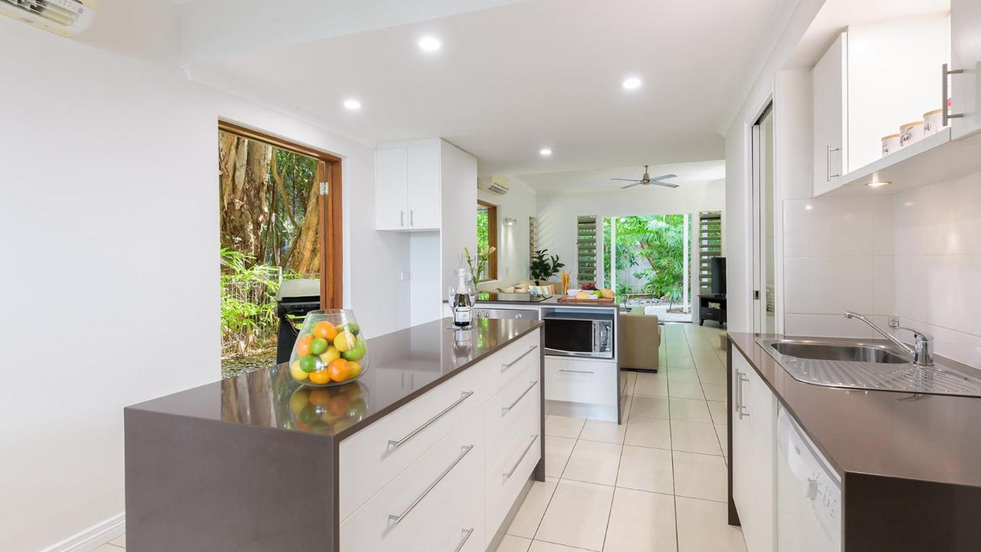 Craven At Full Moon Terraces - Tropical Queenslander Townhouse