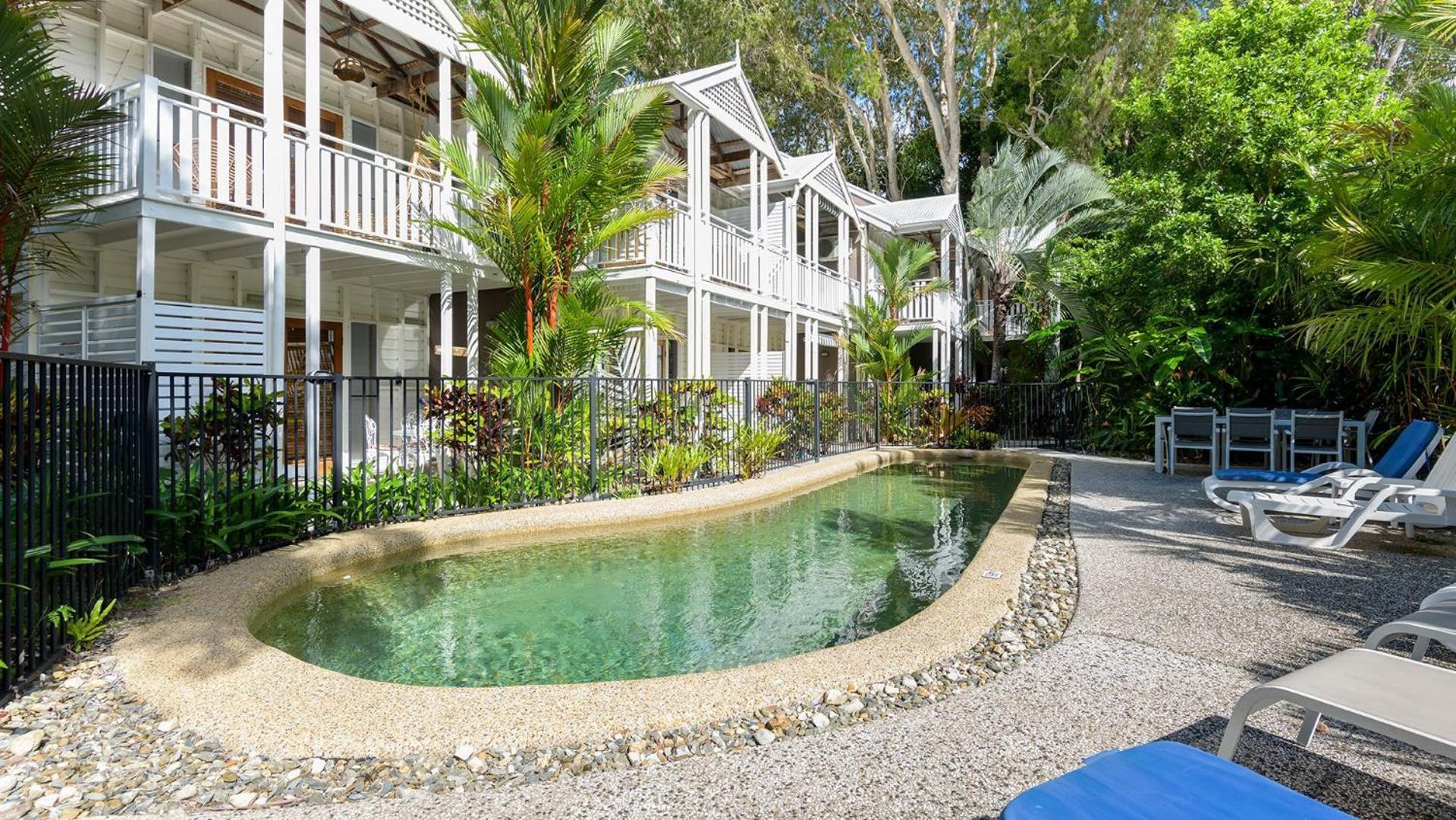 Craven At Full Moon Terraces - Tropical Queenslander Townhouse Holiday home *