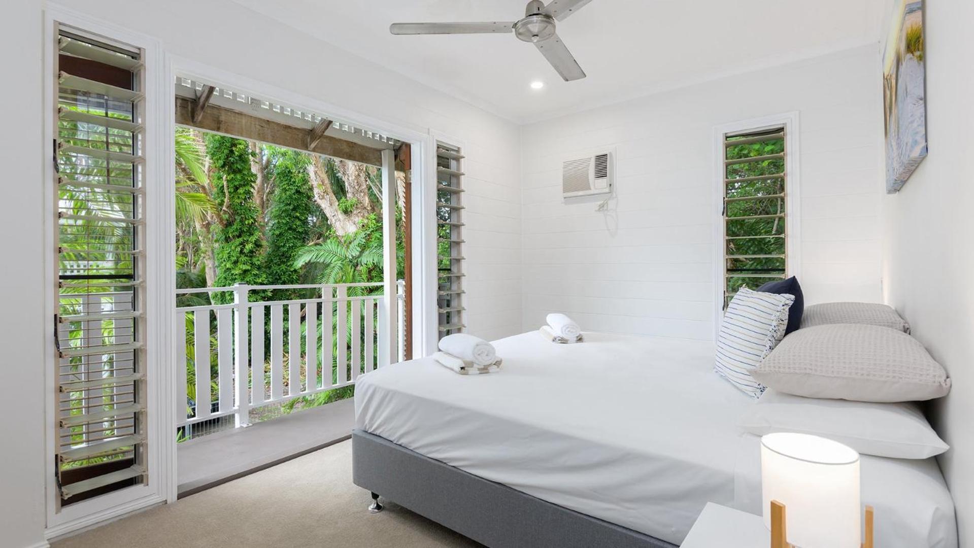 Craven At Full Moon Terraces - Tropical Queenslander Townhouse Holiday home