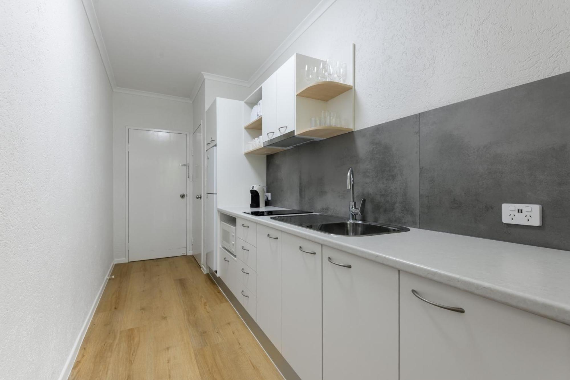4 At Palm Apartment *