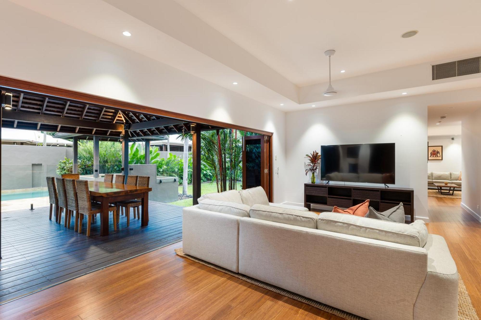 The Bali House - Beachfront Mirage