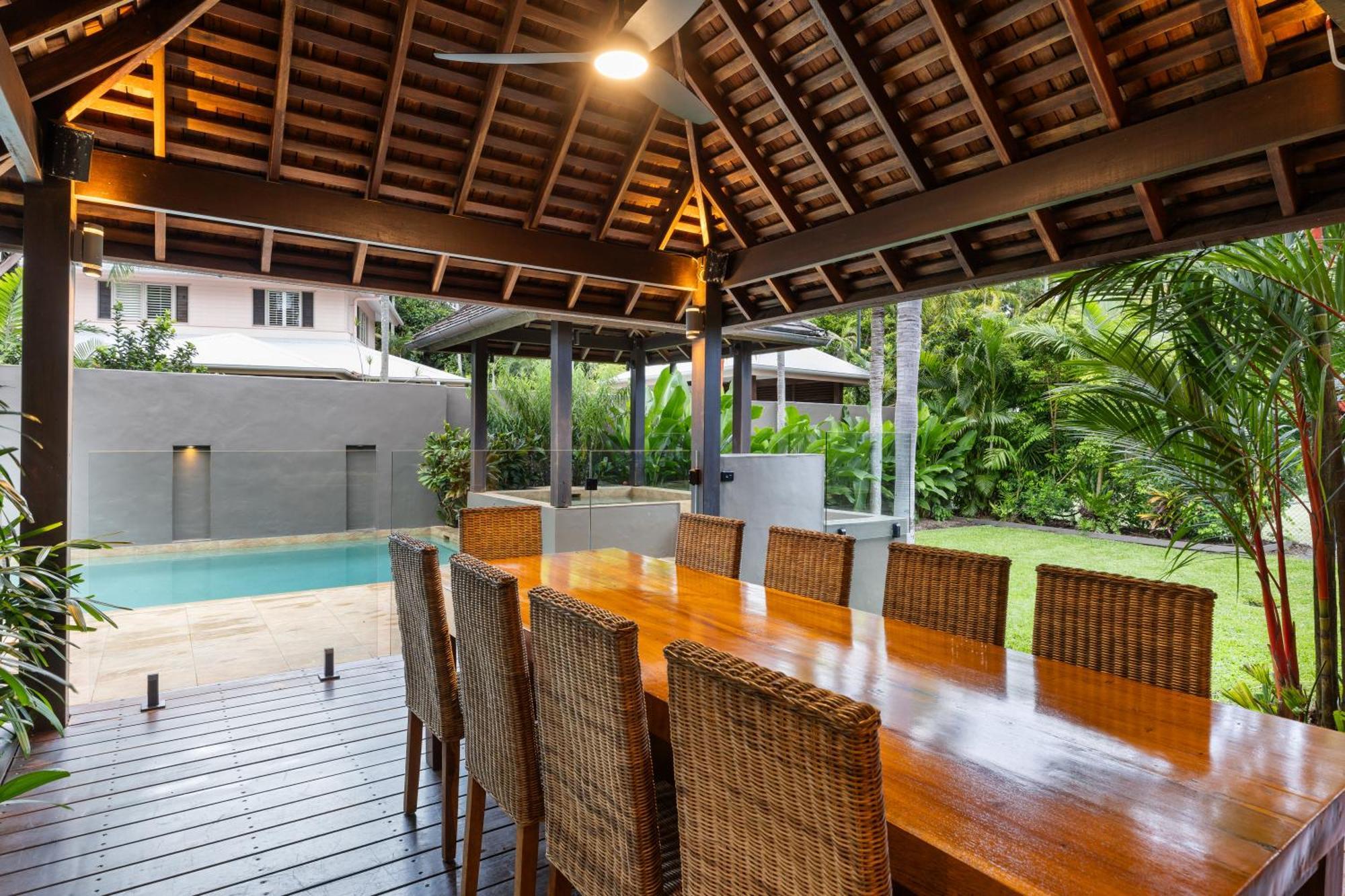 The Bali House - Beachfront Mirage * Port Douglas