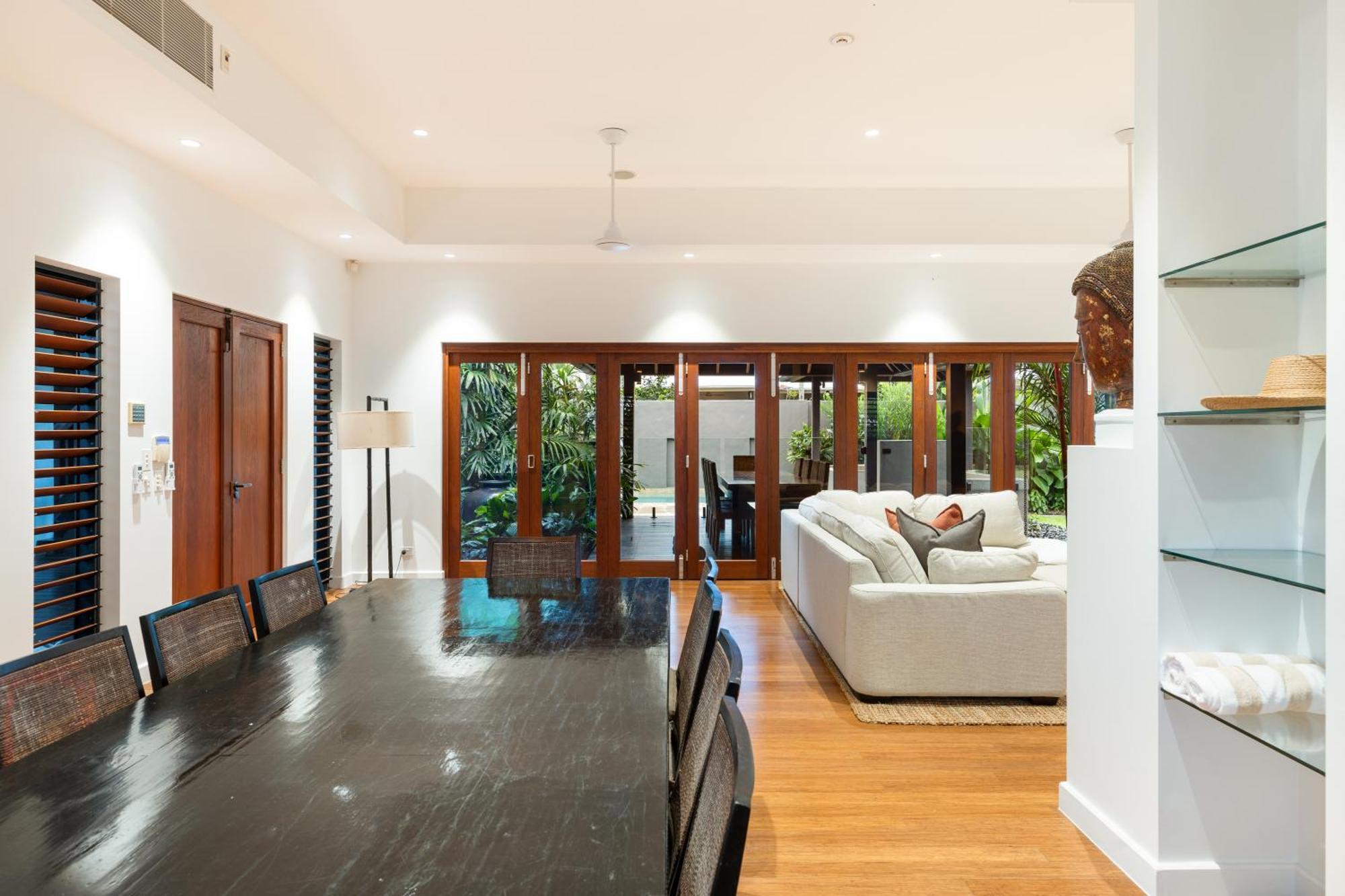 The Bali House - Beachfront Mirage Holiday home