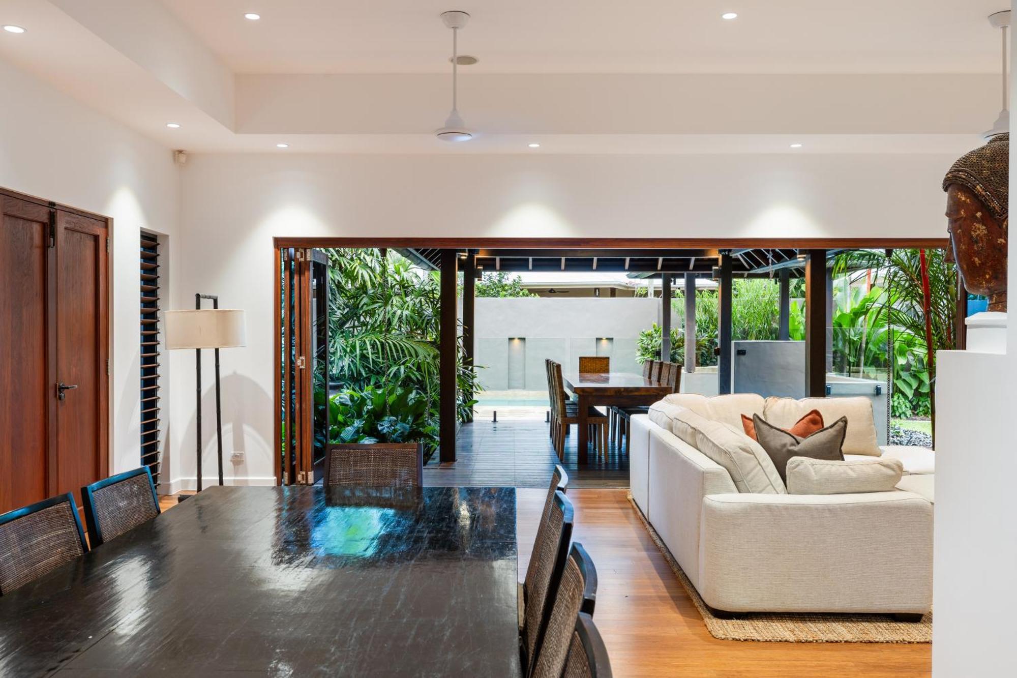 The Bali House - Beachfront Mirage * Port Douglas