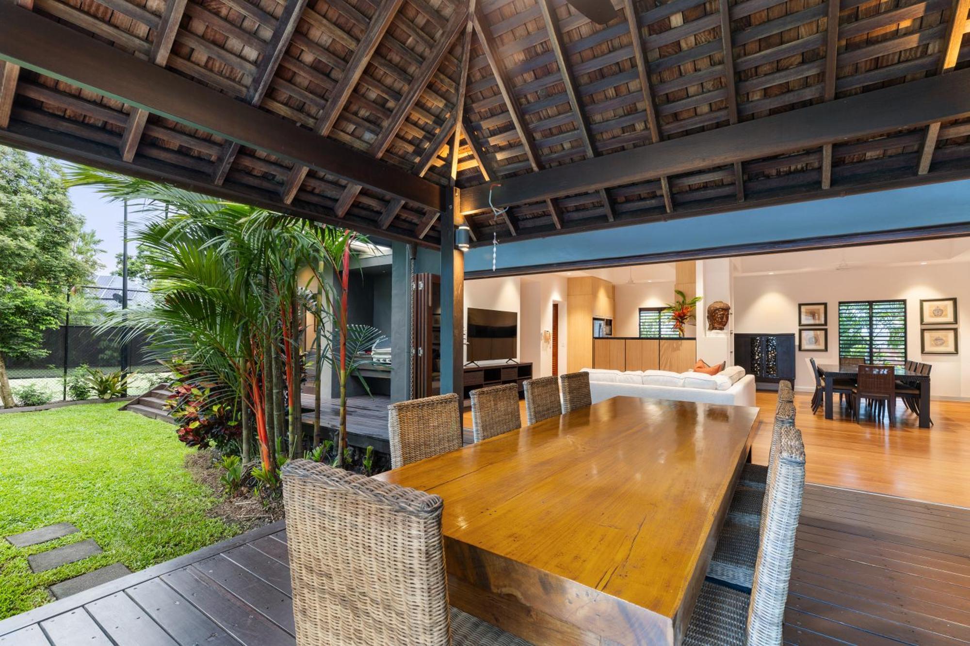 The Bali House - Beachfront Mirage Port Douglas
