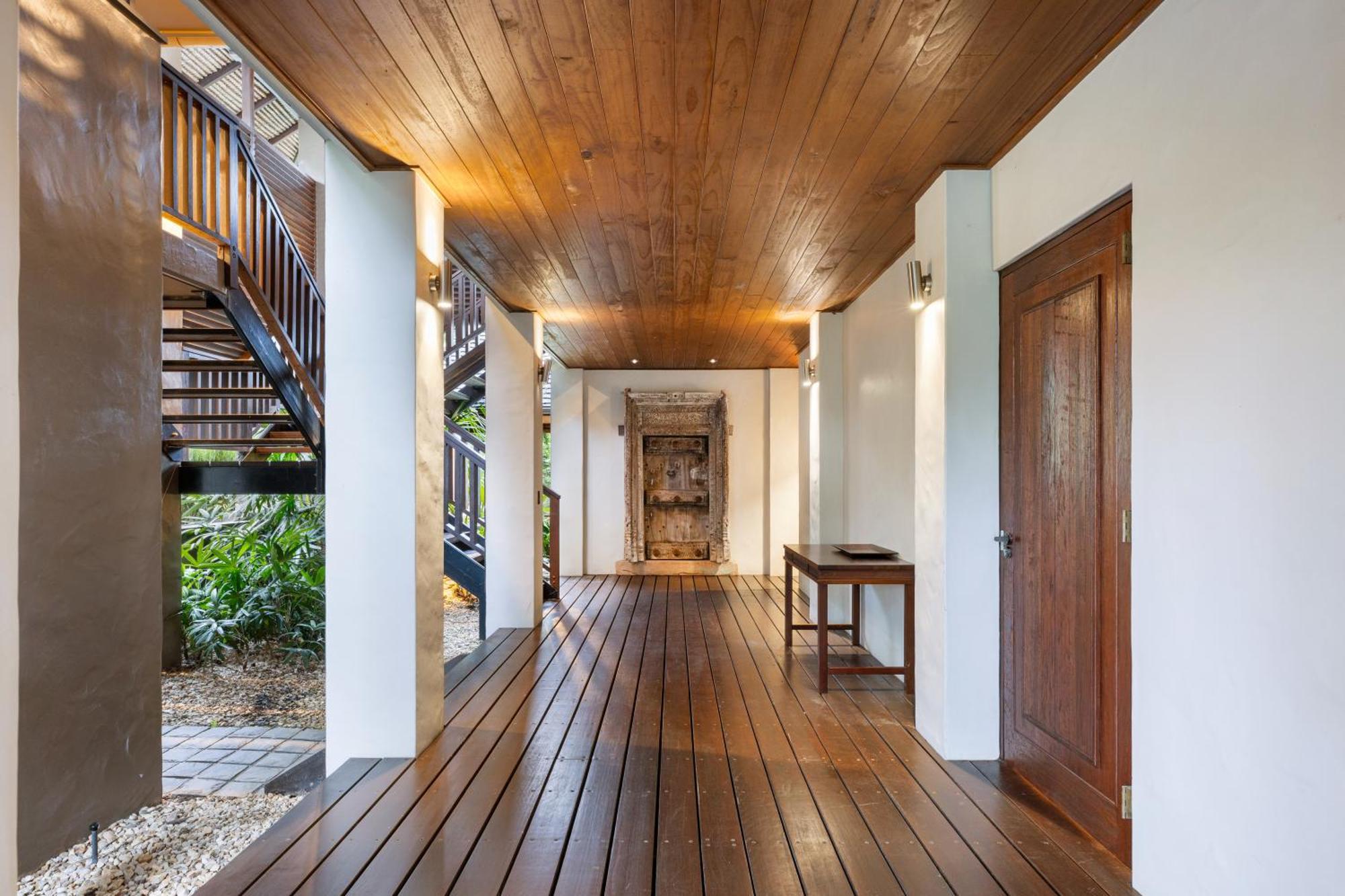 The Bali House - Beachfront Mirage Holiday home Port Douglas