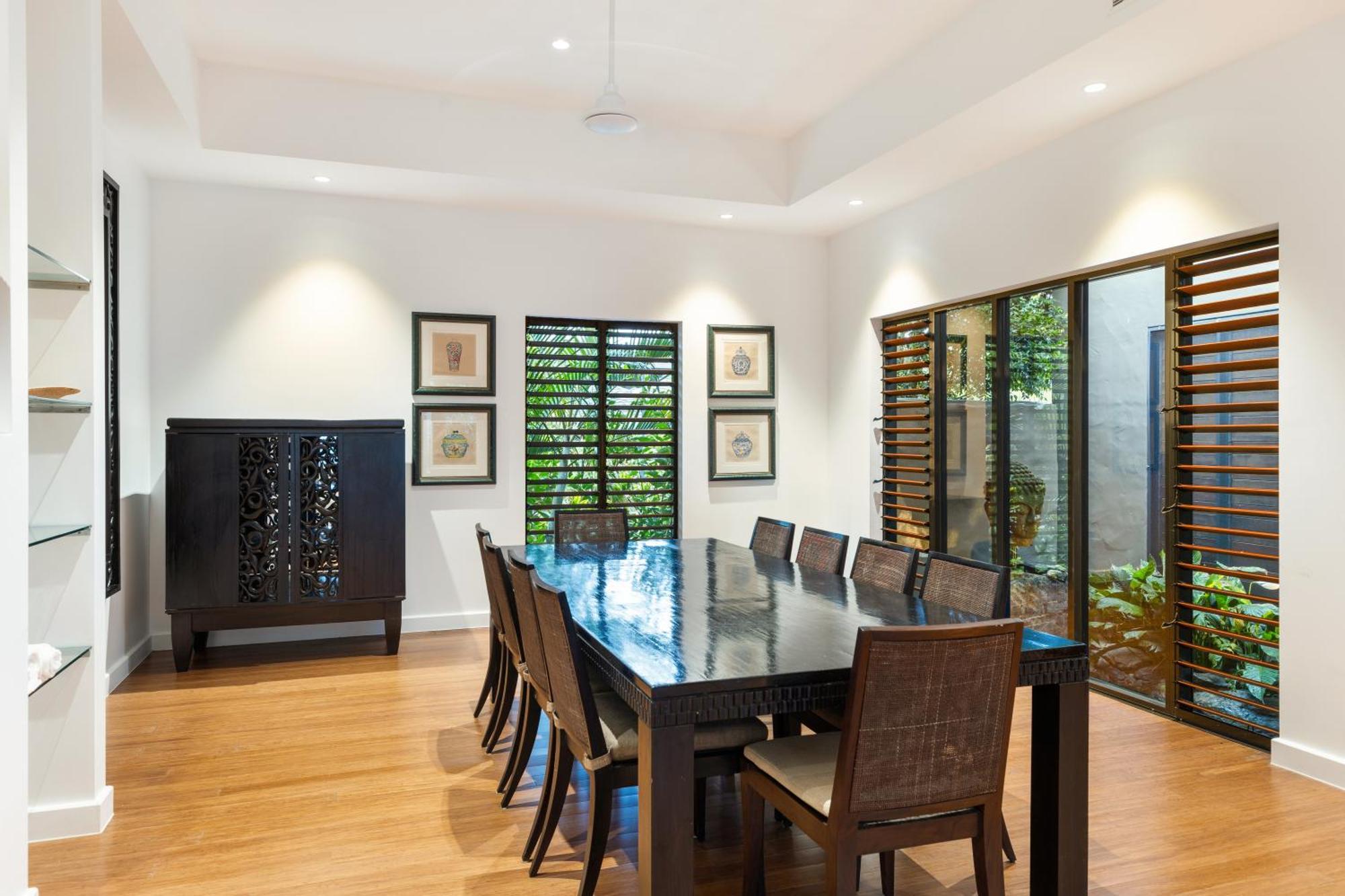 The Bali House - Beachfront Mirage Holiday home Port Douglas