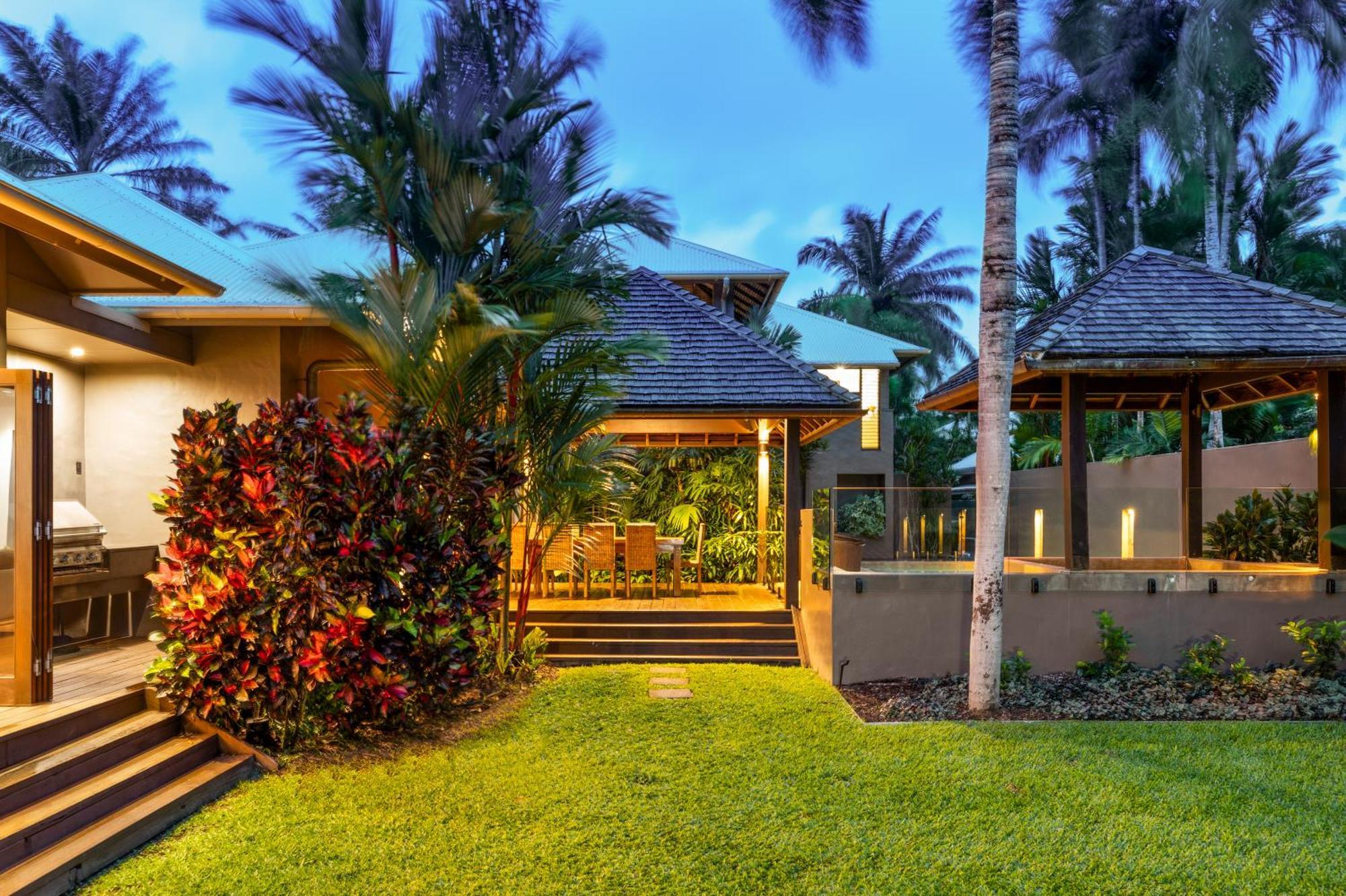 The Bali House - Beachfront Mirage