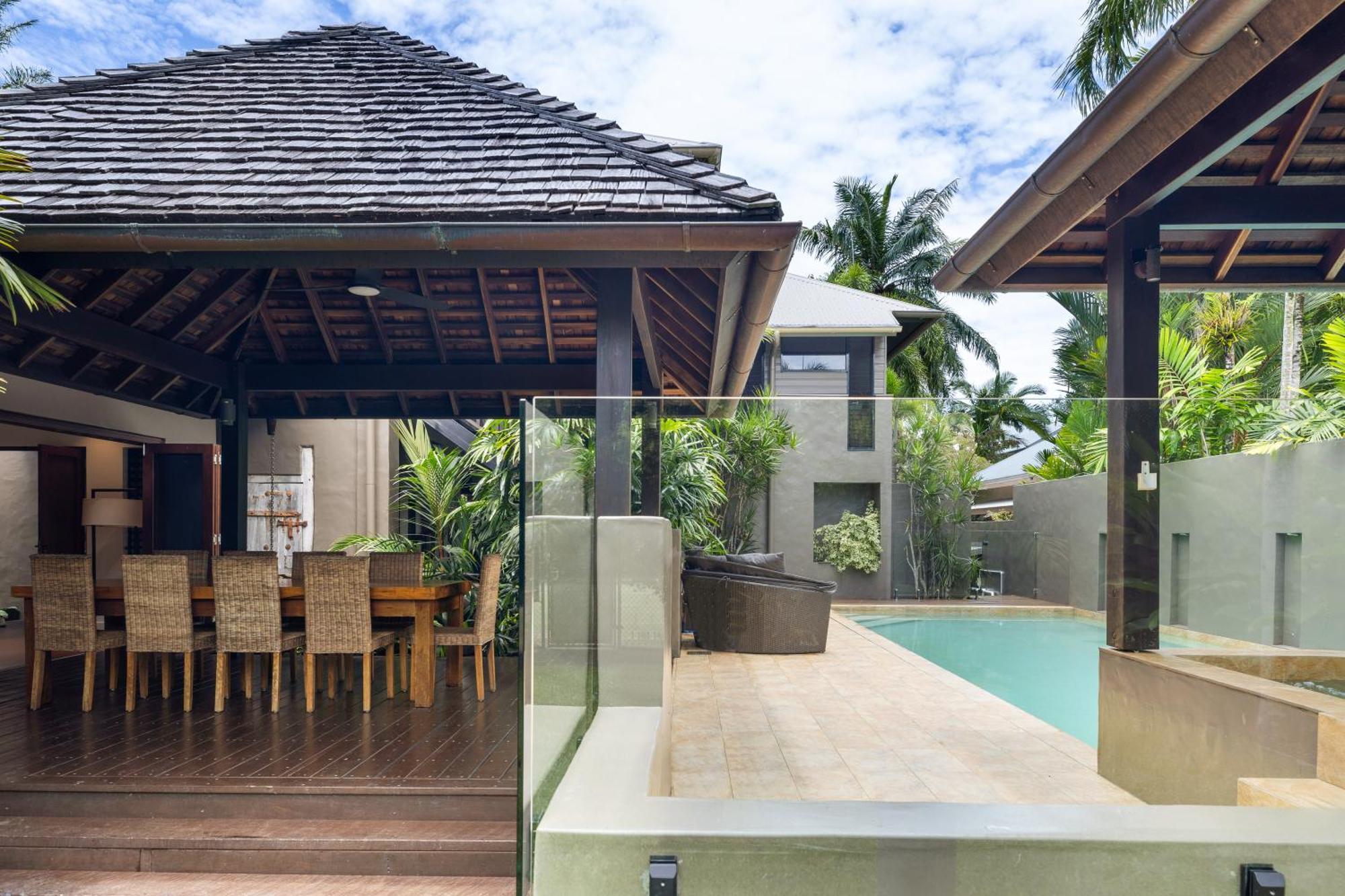 The Bali House - Beachfront Mirage * Port Douglas