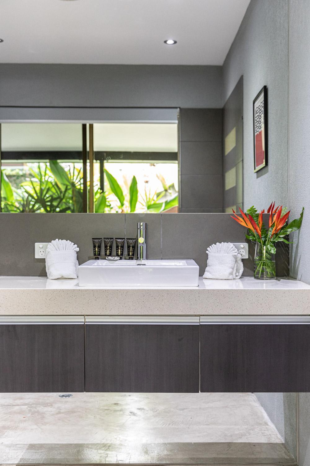 Nava Chic Pool Oasis, Steps From The * Port Douglas