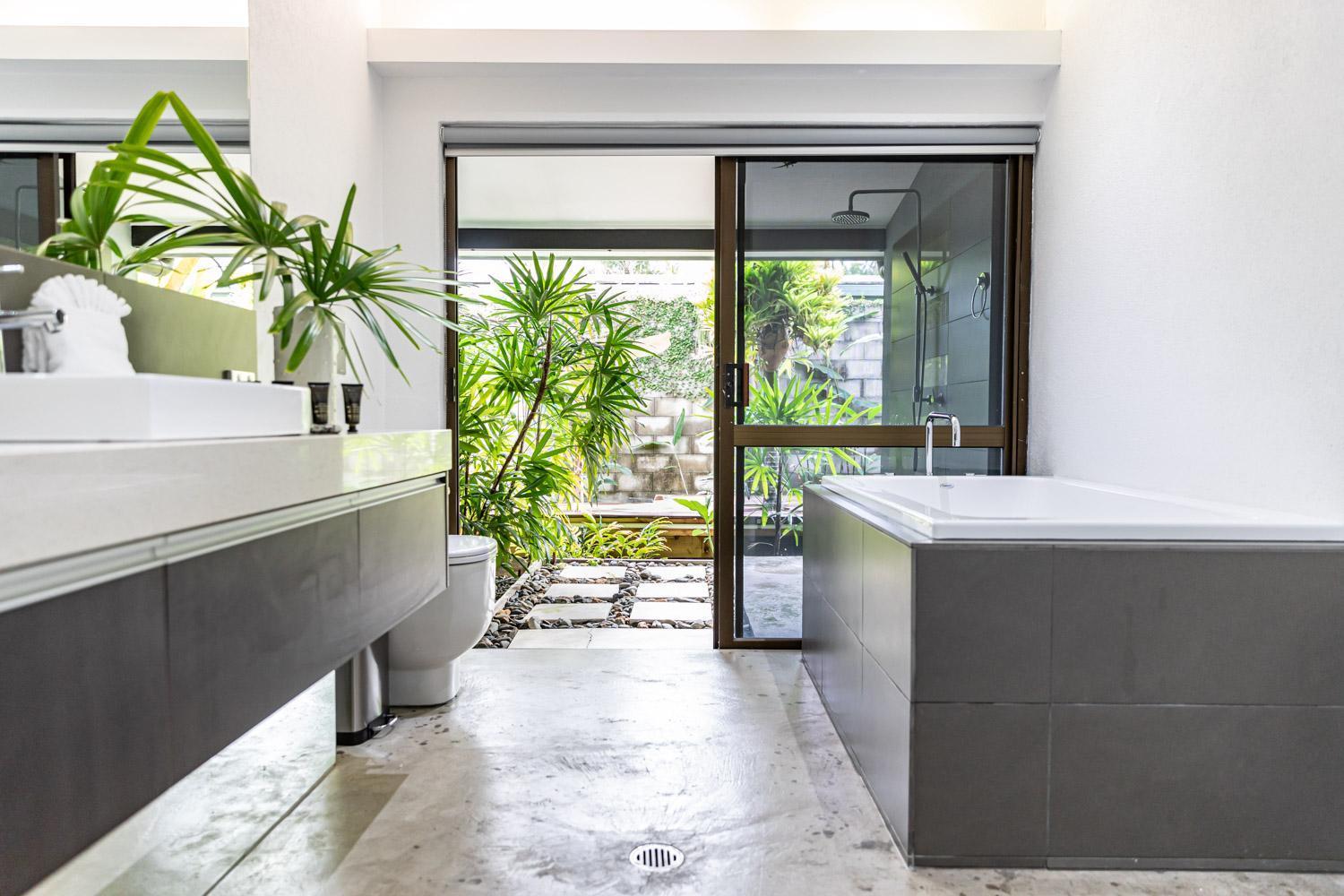 Nava Chic Pool Oasis, Steps From The Villa