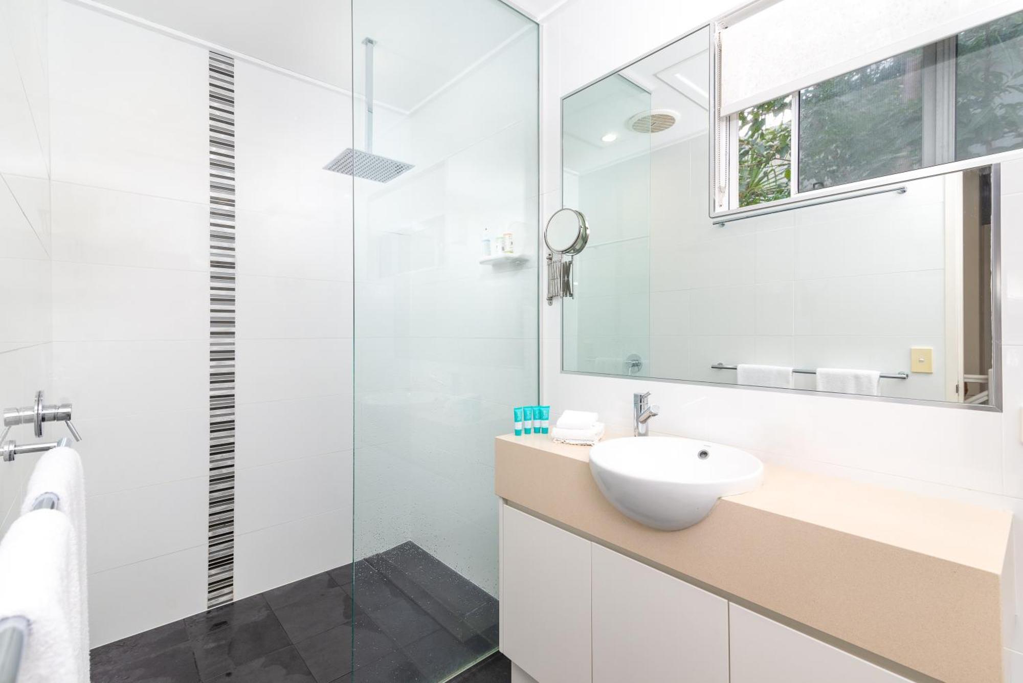 3 Yaringa Apartment