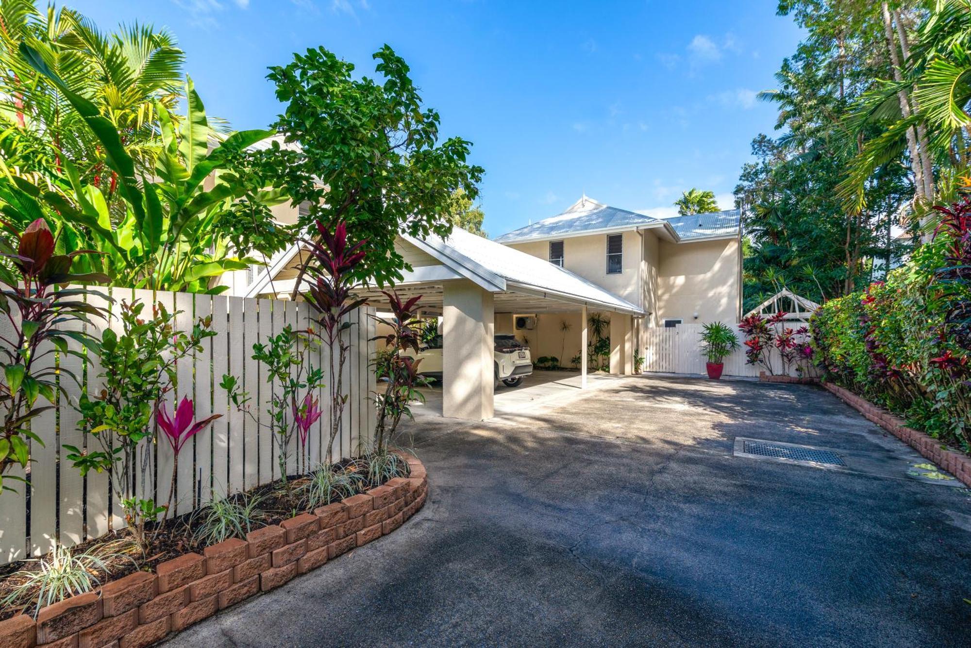 3 Yaringa * Port Douglas
