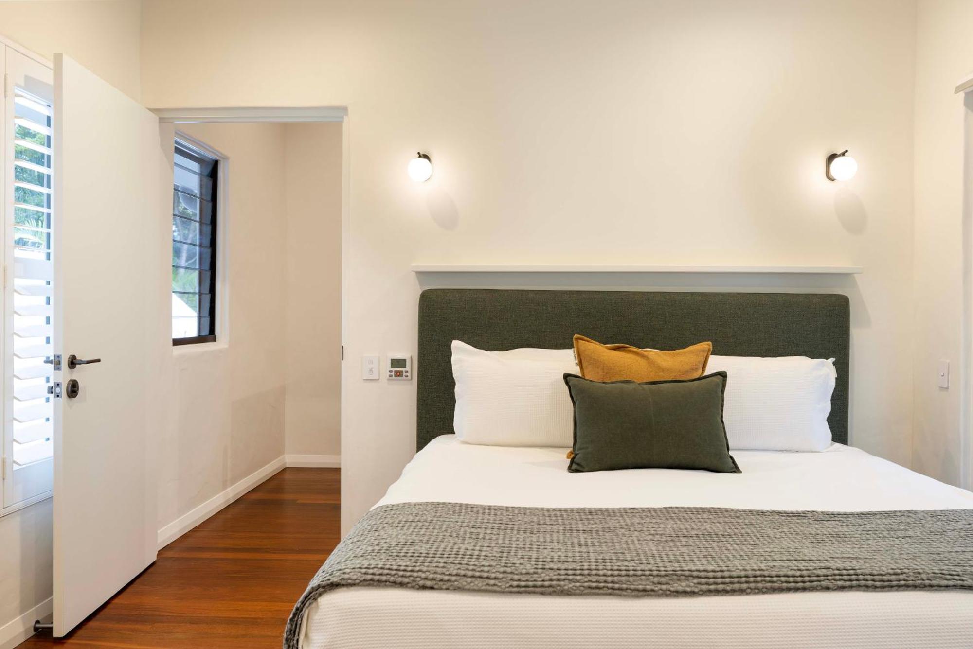 Sea Pavilion - Luxury Sleeps 12 Guests Holiday home Port Douglas