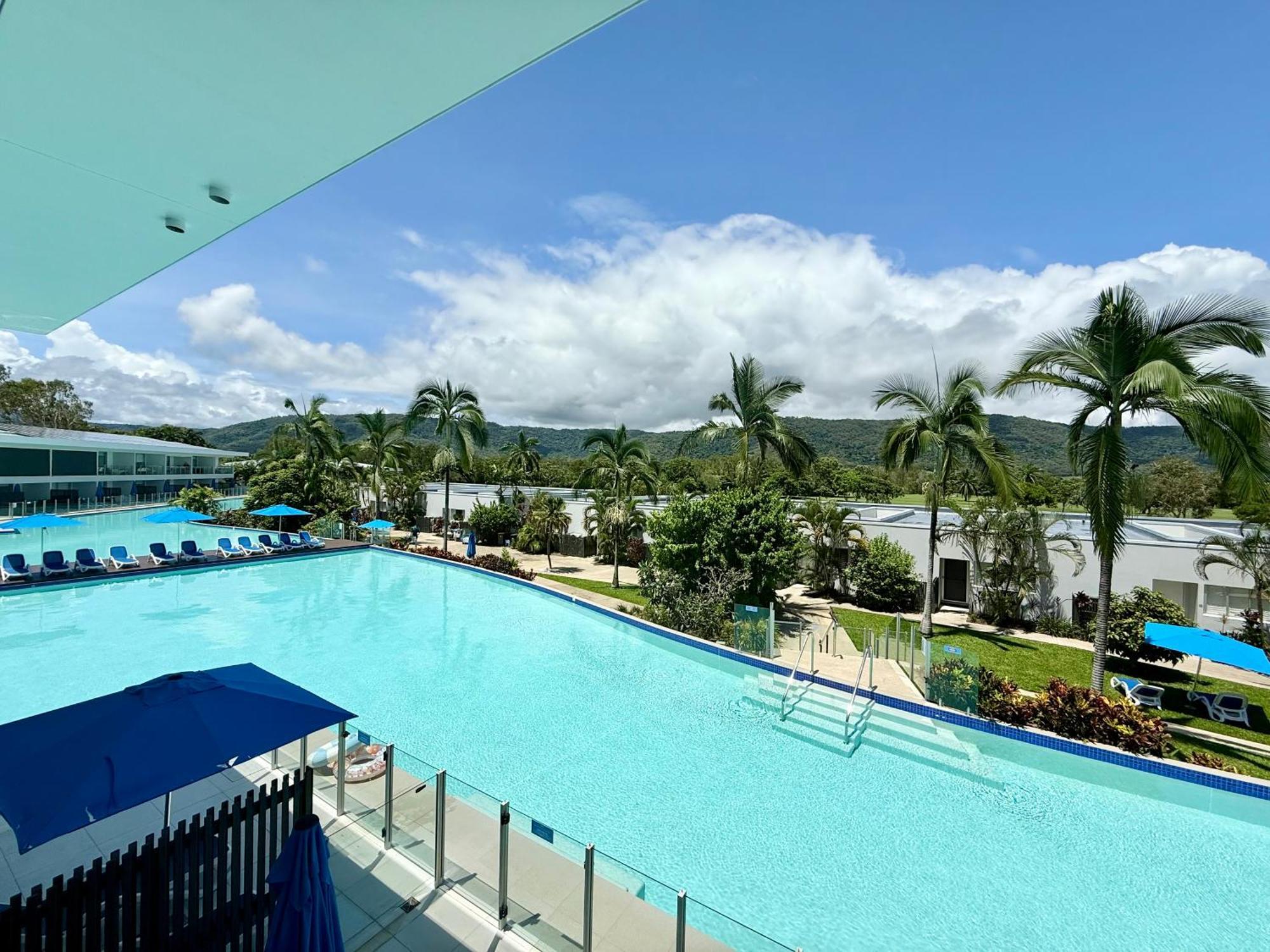 Pool Aparthotel