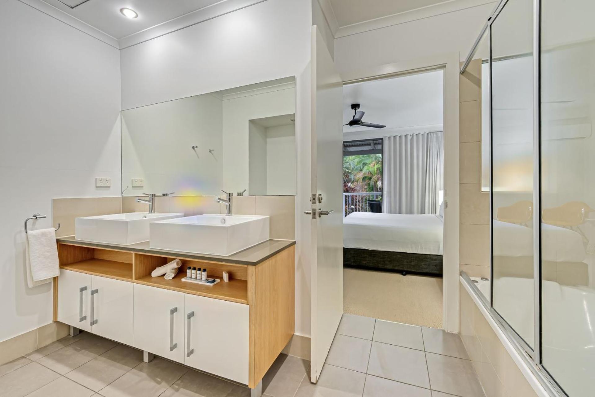 1104 Oaks - King * Port Douglas