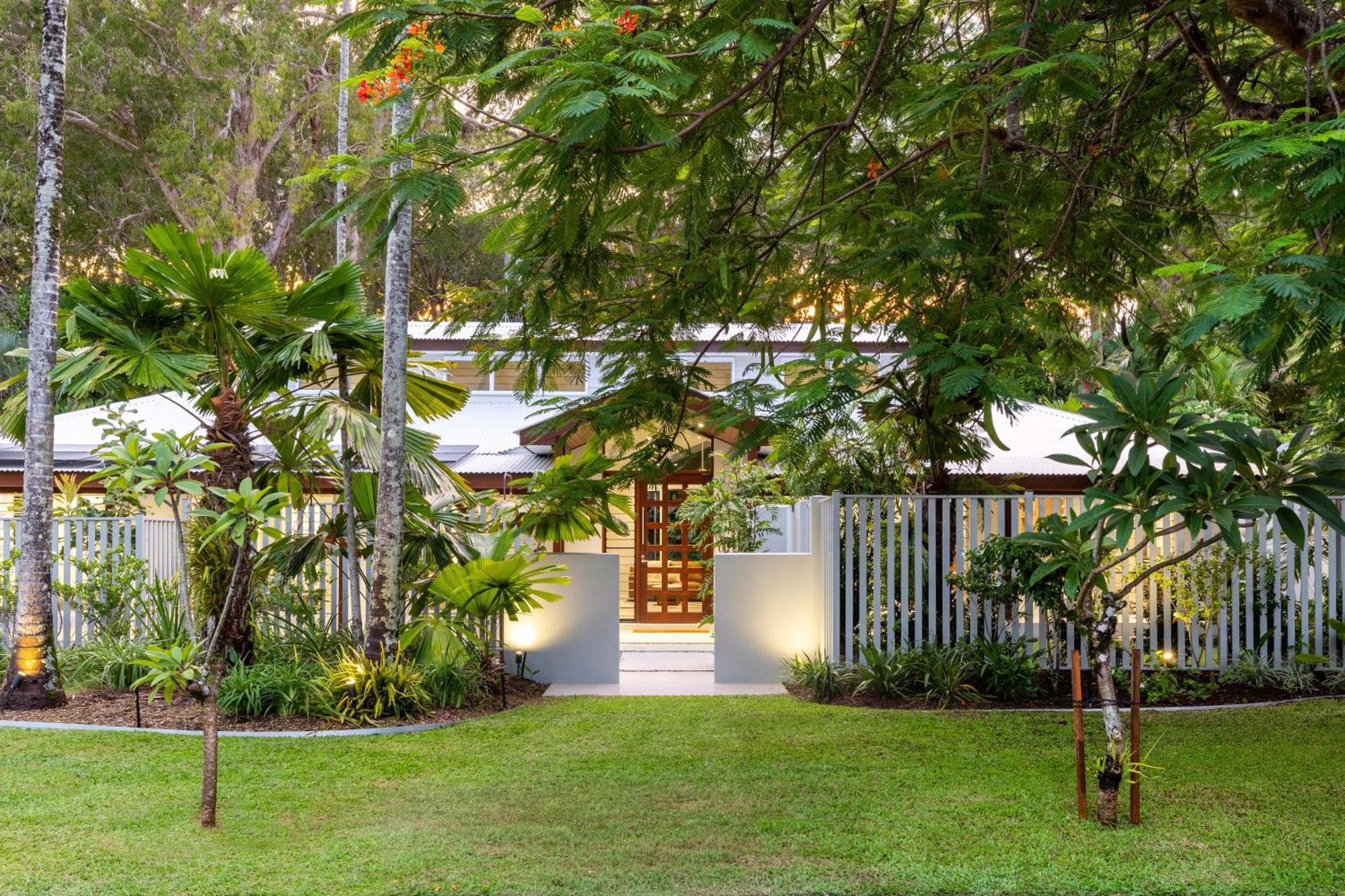 Tropical By The * Port Douglas