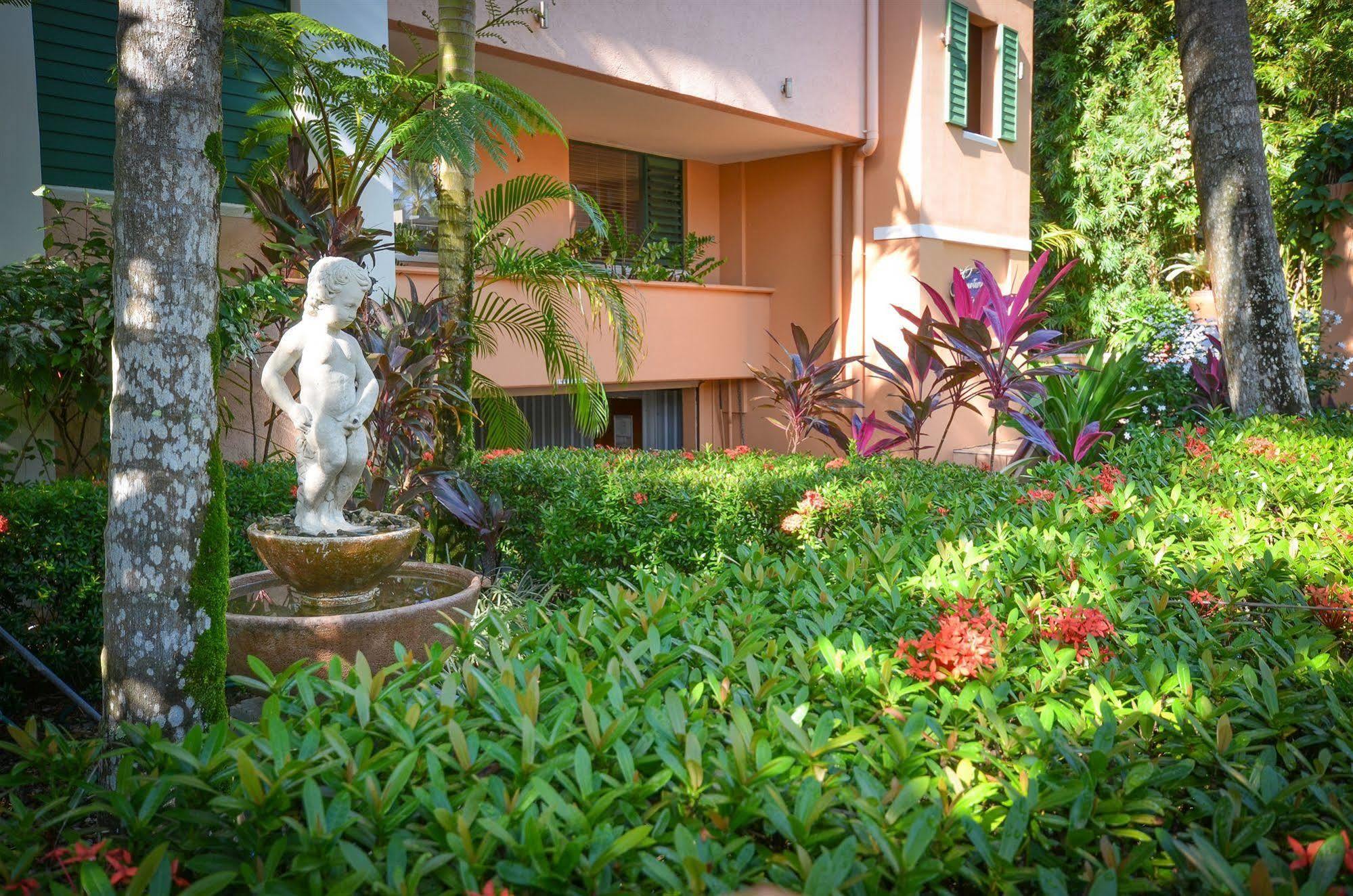 Martinique On Macrossan Aparthotel 4*