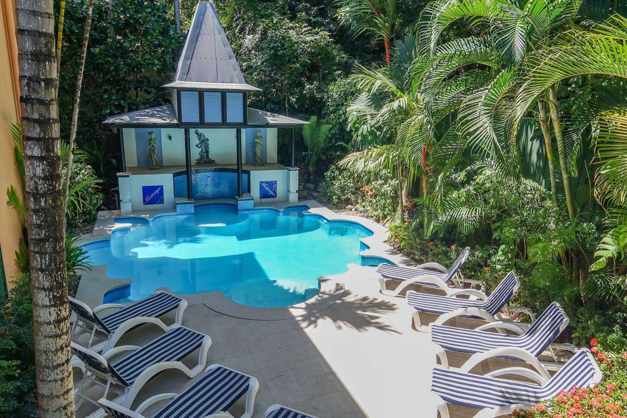 Martinique On Macrossan Aparthotel 4*