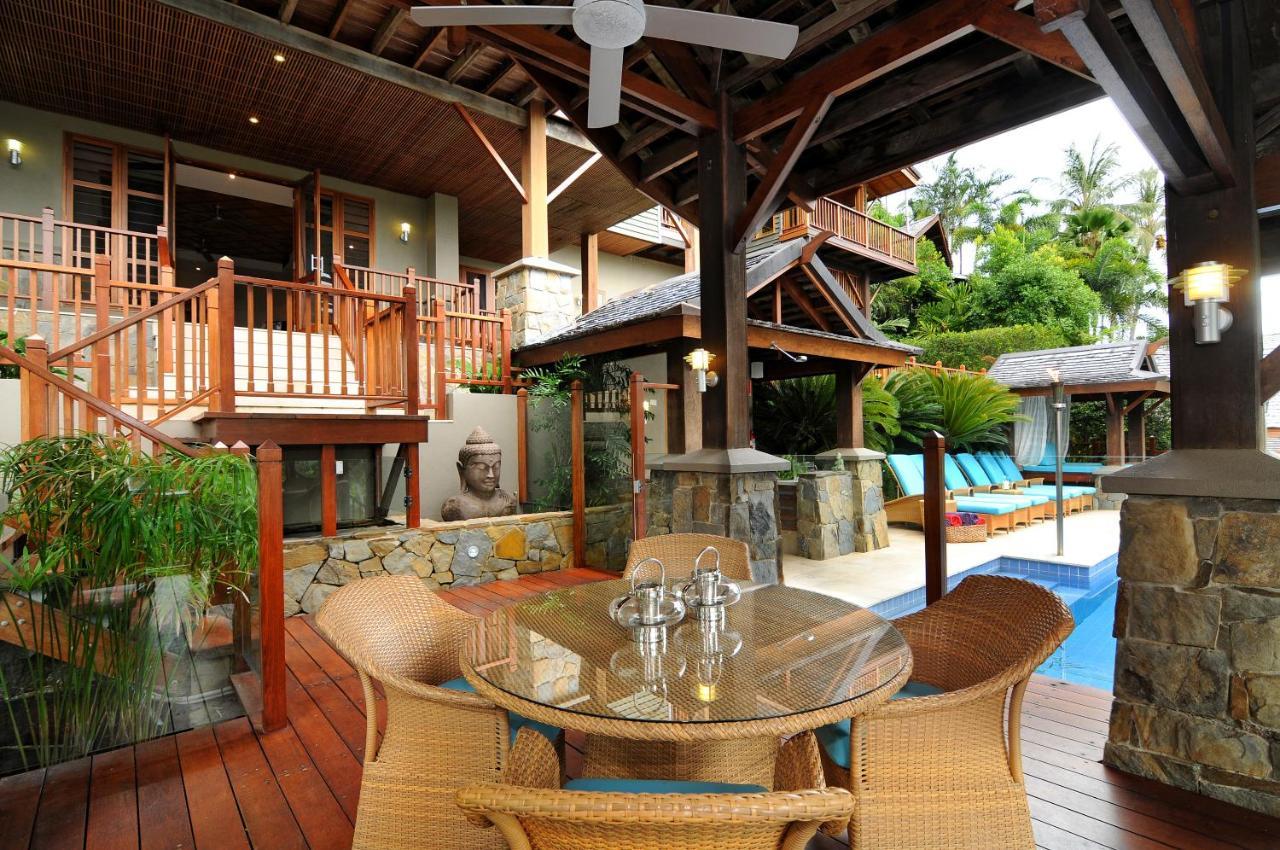 Empat Puluh Dua * Port Douglas